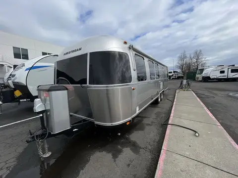 2017 Airstream Classic 30 — photo 5