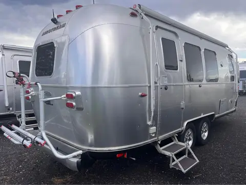2017 Airstream Flying Cloud 23FBQ — photo 2