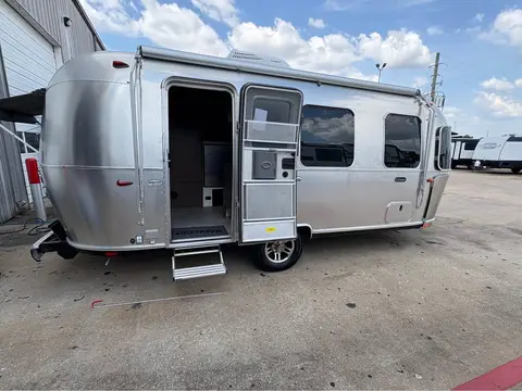 2022 Airstream Caravel 22FB — photo 1