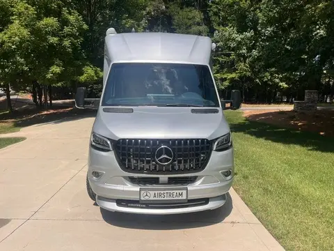2022 Airstream Tommy Bahama — photo 4