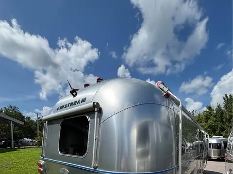 2018 Airstream Flying Cloud 30FB — photo 3