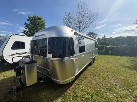 2025 Airstream International 27FB — photo 3