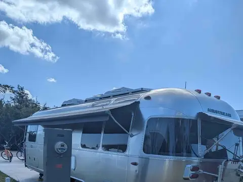 2017 Airstream International — photo 5