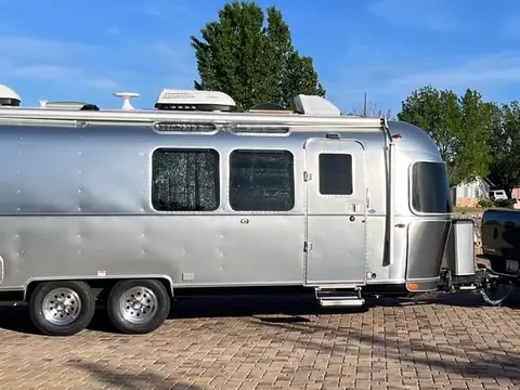 2019 Airstream International Signature 28 ft — photo 2