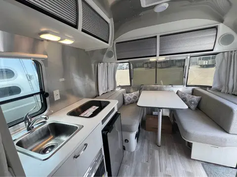 2025 Airstream Bambi 16RB — photo 4