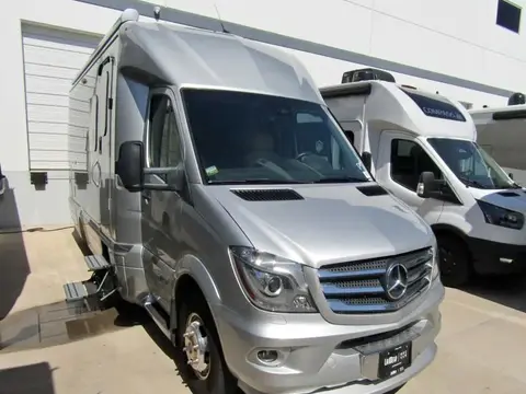 2019 Airstream Atlas TOMMY BAHAMA MURPHY SUITE TB — photo 1