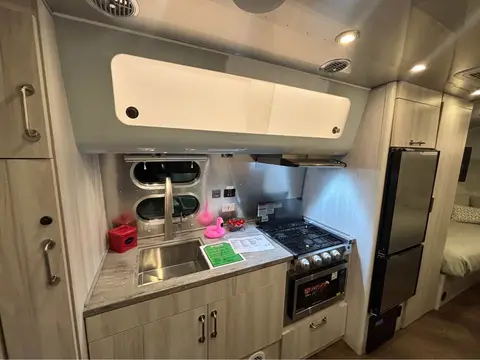 2026 Airstream International 23FB — photo 4