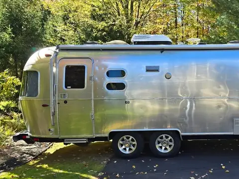 2017 Airstream Flying Cloud Twin 25 ft 11 in — photo 1