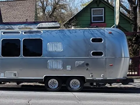 2011 Airstream International CCD — photo 2