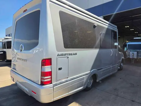 2025 Airstream Atlas — photo 2