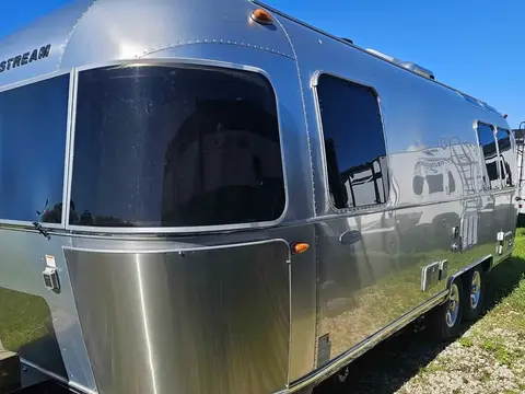 2017 Airstream Flying Cloud 25FB — photo 2