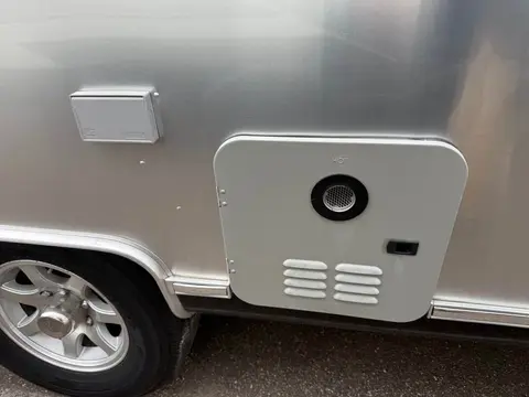 2022 Airstream Flying Cloud 27FB Queen — photo 4