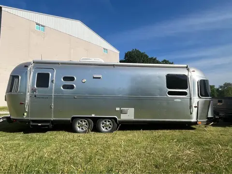 2014 Airstream Flying Cloud 27FB — photo 3