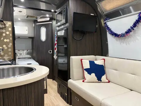 2015 Airstream International CCD — photo 3