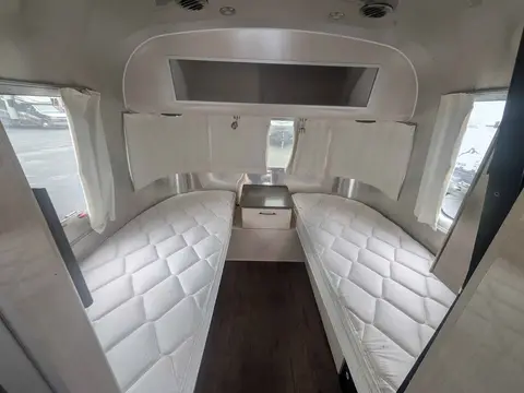 2019 Airstream International Serenity 25FB — photo 5