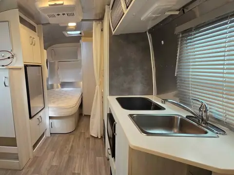 2020 Airstream Bambi 19CB — photo 5