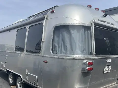 2024 Airstream Flying Cloud 25FB — photo 5