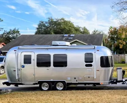 2026 Airstream International 23FB Twin — photo 2