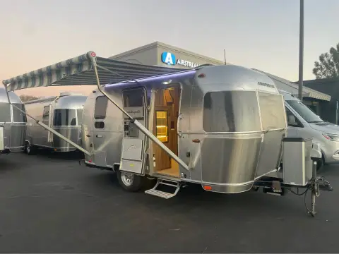 2018 Airstream Tommy Bahama 19cb — photo 1