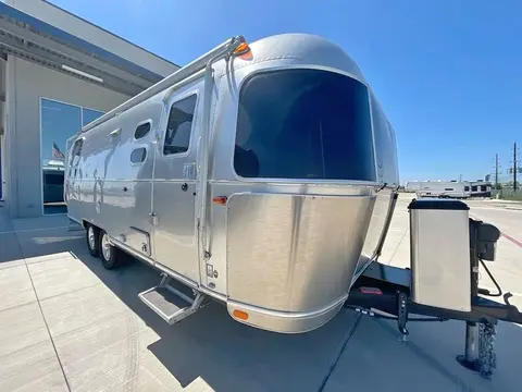 2022 Airstream Flying Cloud 25FBQ — photo 1