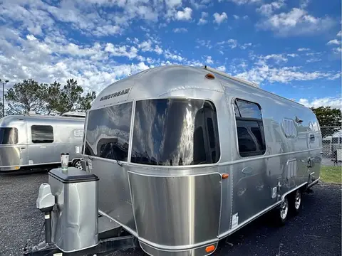 2017 Airstream Flying Cloud — photo 1