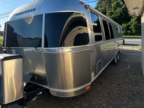2019 Airstream International Series 30RB — photo 5