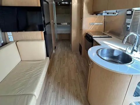 2014 Airstream Flying Cloud 27FB — photo 3