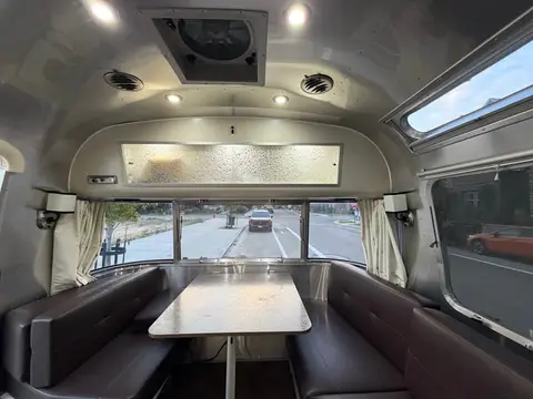 2018 Airstream International Serenity 27 FBQ — photo 4