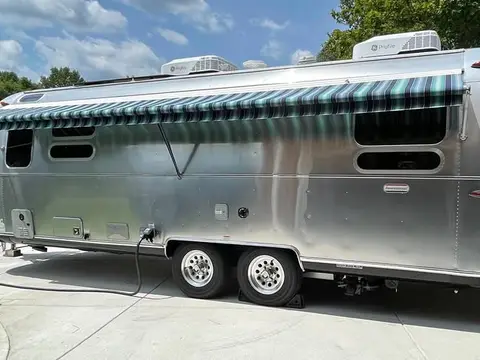 2025 Airstream International 28 Rear Bed Queen — photo 1