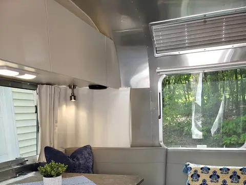 2023 Airstream Flying Cloud 25FB Twin — photo 2