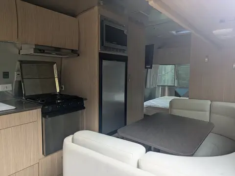 2019 Airstream Flying Cloud 23FB — photo 5