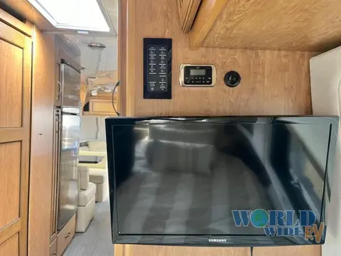 2017 Airstream Classic 30 — photo 3