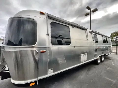 2018 Airstream Classic 33FB — photo 1