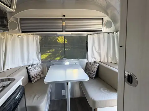 2019 Airstream Bambi 16RB — photo 5