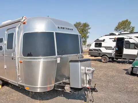 2017 Airstream Flying Cloud 23D — photo 1