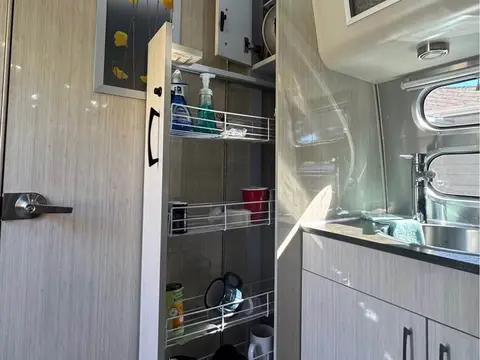 2012 Airstream International Serenity Front 23 ft — photo 4