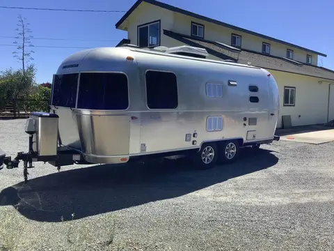 2018 Airstream Flying Cloud 23FB — photo 3