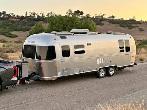 2011 Airstream Flying Cloud Rear Queen Bed — photo 1