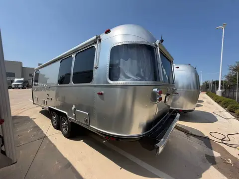 2024 Airstream Tradewind 25FBT twin — photo 4