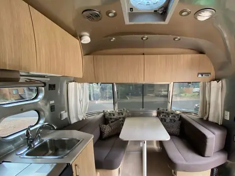 2018 Airstream Flying Cloud Bambi 19 ft — photo 3