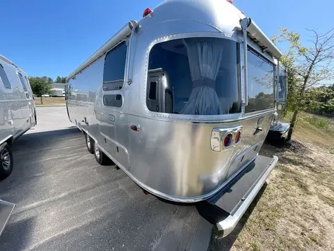 2026 Airstream Classic 28RBT — photo 5