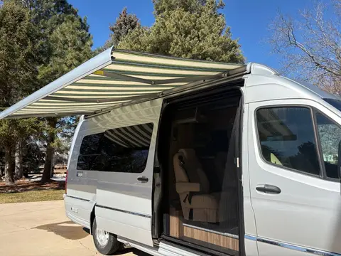 2025 Airstream Tommy Bahama Interstate — photo 5