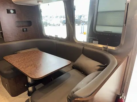2021 Airstream Globetrotter 23FB Twin — photo 3