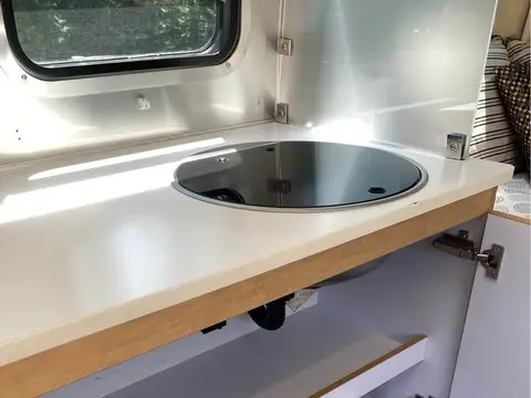 2014 Airstream Bambi 22FB — photo 5