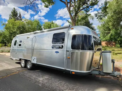 2011 Airstream Classic 27FB Limited — photo 1