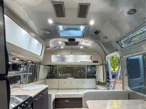 2019 Airstream International Signature — photo 2