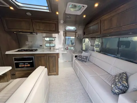 2027 Airstream Classic 28RT — photo 5