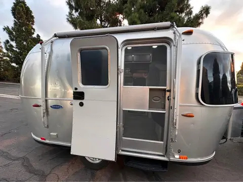 2017 Airstream Bambi 16 ft — photo 5