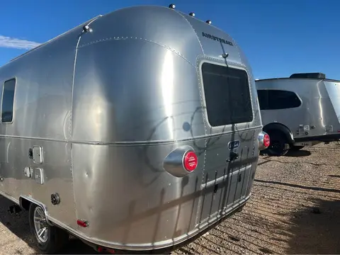 2027 Airstream World Traveler 17RB — photo 4