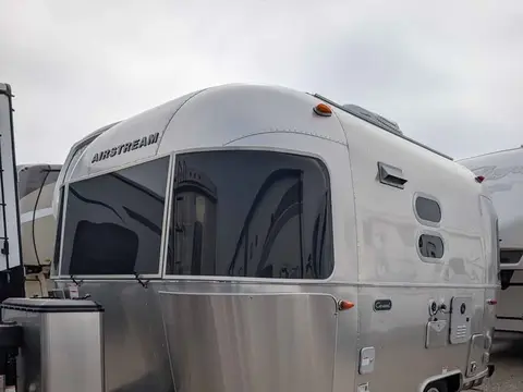 2022 Airstream Caravel 16RB — photo 2